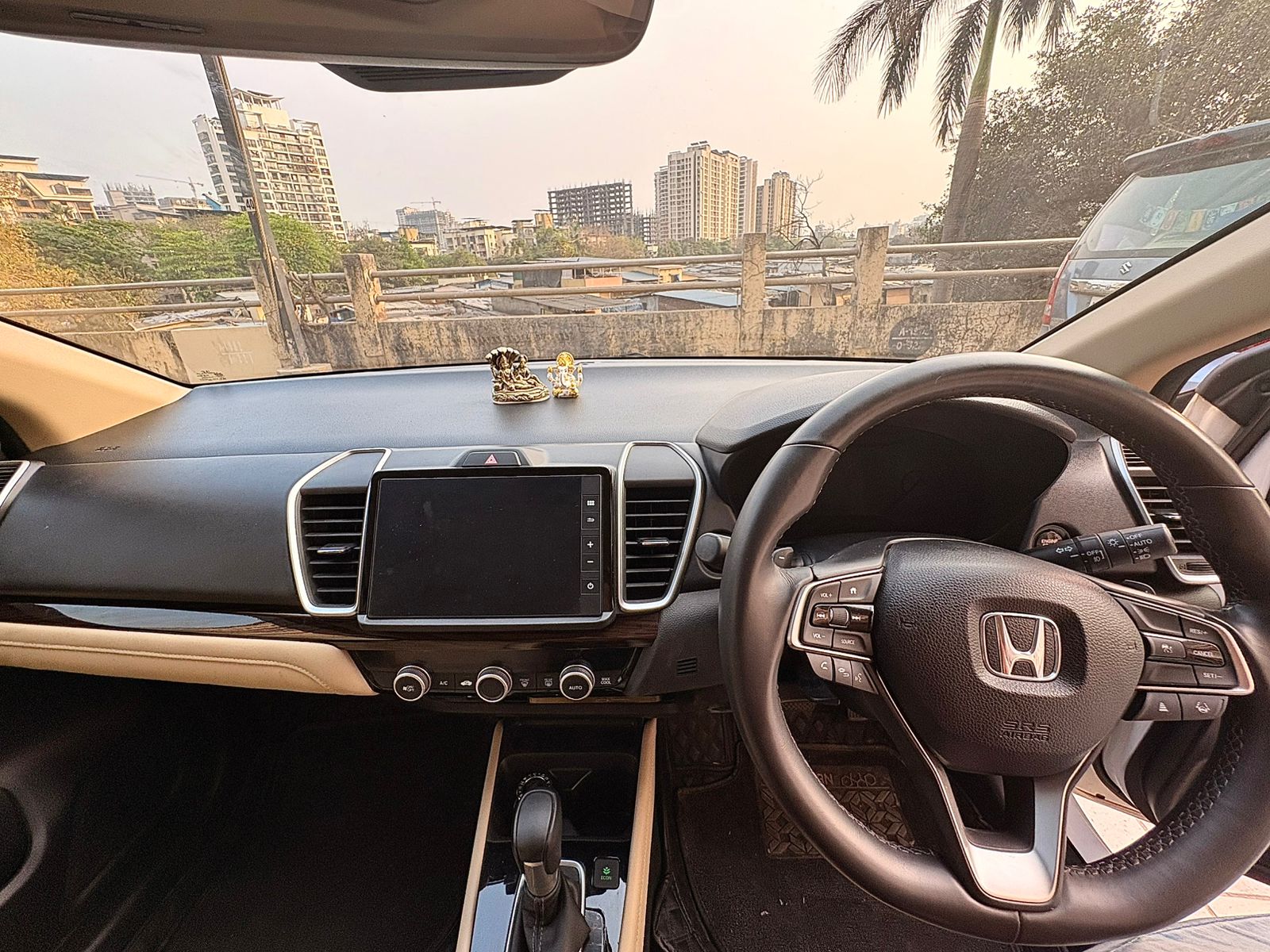 Clean dashboard and executive car experience